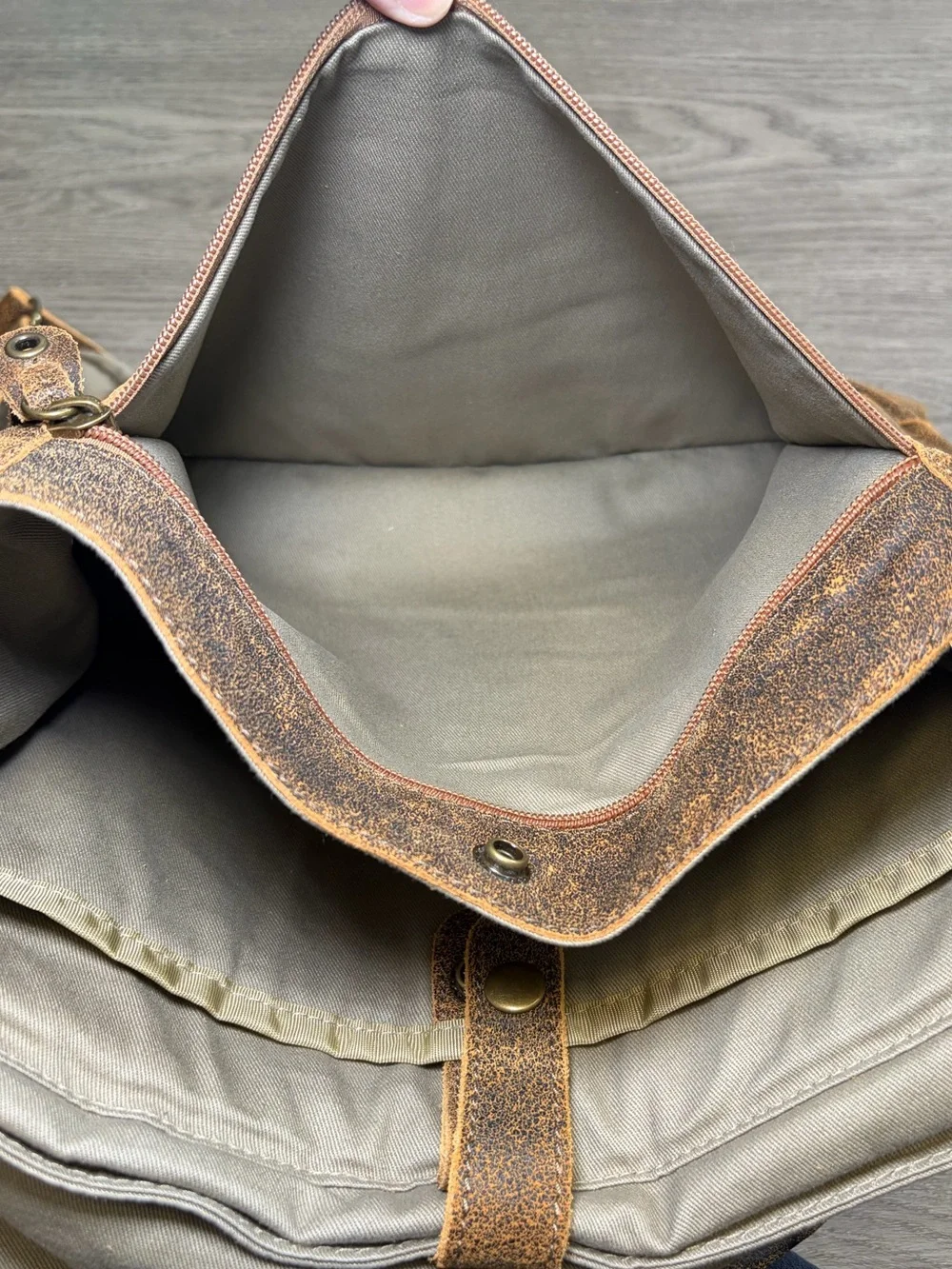 The Territory Ahead brown leather messenger computer bag satchel Vintage Style